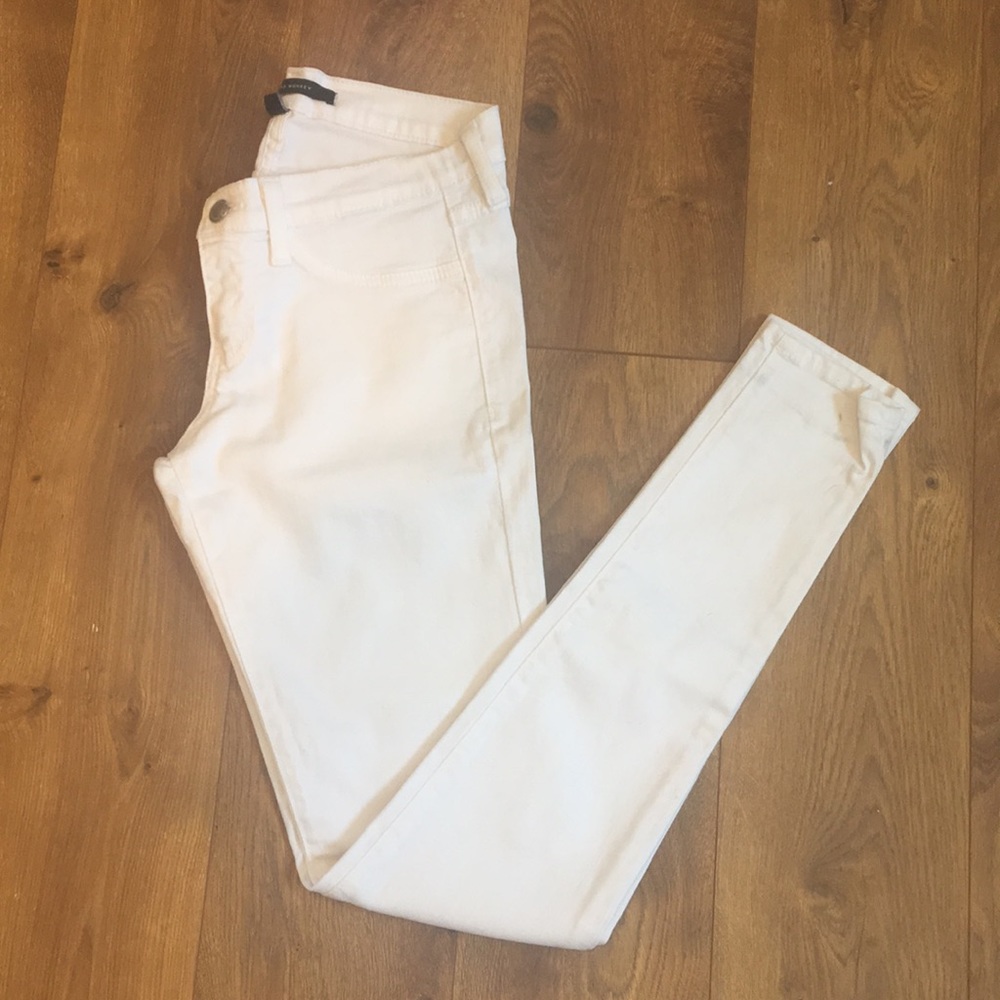White skinny jeans